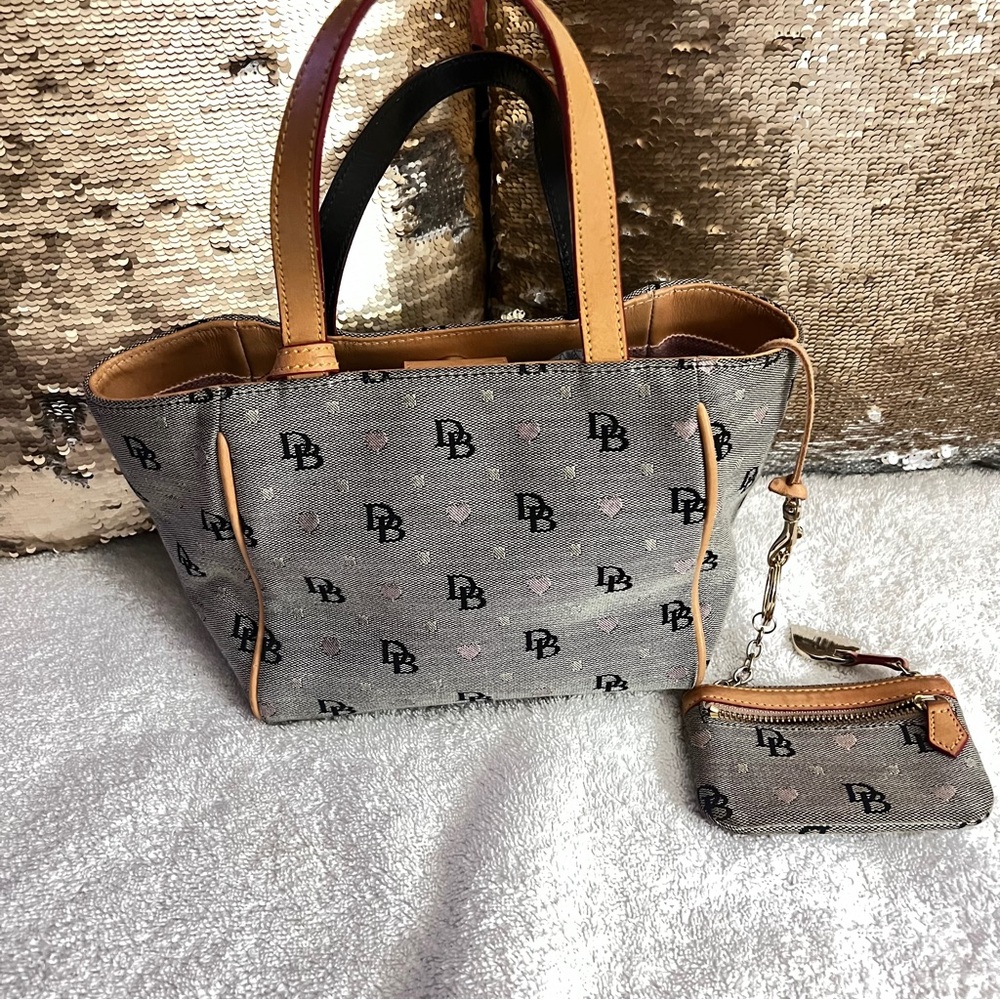 Dooney & Bourke Adorable mini tote bag .with small pouch .